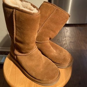 Koolaburra by Ugg size 5 boots
